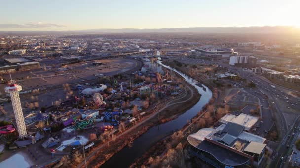 Drone Aerial View Flying Elitch Gardens Ψυχαγωγικό Πάρκο Στο Ντένβερ — Αρχείο Βίντεο