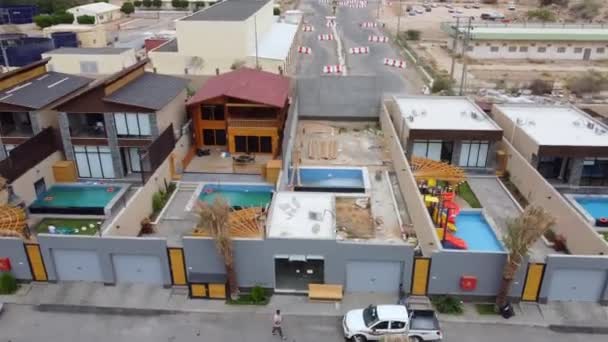 Processus Construction Une Luxueuse Cabane Village Hôtel Chalet Aux Eau — Video