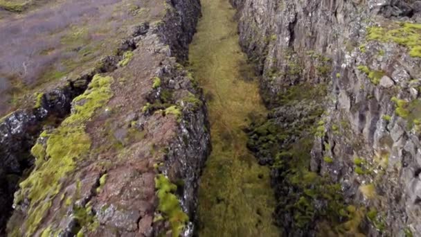Prasklina Mezi Tektonickými Deskami Národním Parku Thingvellir Islandu — Stock video