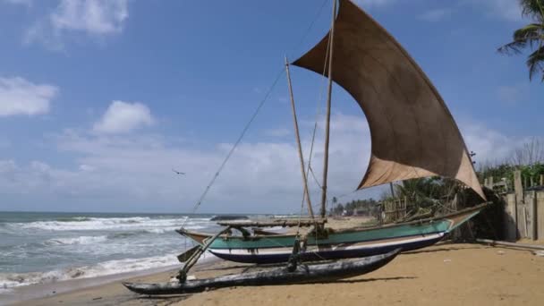 Traditionell Oruwa Katamaran Eller Fiskebåt Trä Med Stort Segel Vinden — Stockvideo