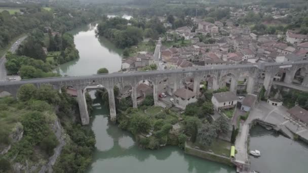 无人驾驶飞机飞越Royans的Saint Nazaire桥的视频 — 图库视频影像