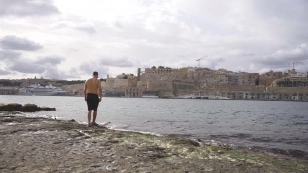 Heading Out Strong Valletta Malta Beach — Stock Video