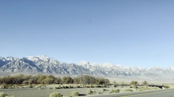 Sierra Nevada Dağlarının Doğu Yakasında Araba Sürmek Çöl Manzarası — Stok video