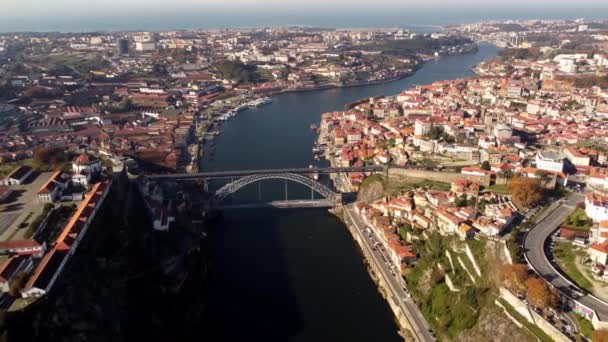 Panorama Luftaufnahme Der Douro Brücke Stadtzentrum Von Porto Einem Sonnigen — Stockvideo