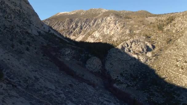Flygfoto Över Berg Klippor Vid Sierra Nevada Kings Canyon Nationalpark — Stockvideo