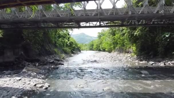 Repülés Alatt Egy Híd Kolumbiában — Stock videók