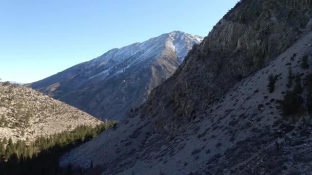 Dağ Uçurumlarının Hava Manzarası Güneş Işığı Sierra Nevada California — Stok video