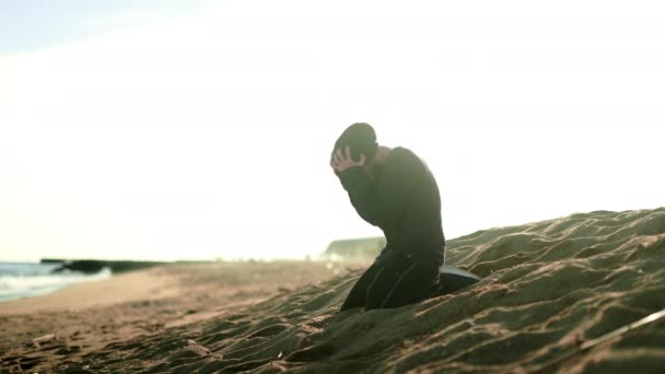 Úzkost Panika Záchvat Uvědomění Denní Slunce Pláži — Stock video