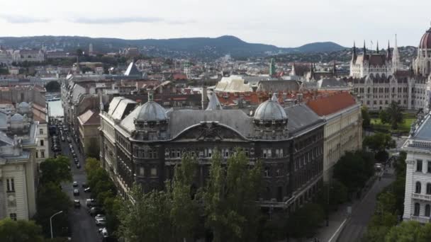 Aerial Adria Palance Marco Histórico Budapeste Hungria Inclinação Para Frente — Vídeo de Stock
