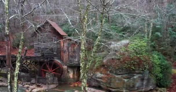 西维吉尼亚州Glade Creek Grist Mill的无人机视频横向移动 — 图库视频影像