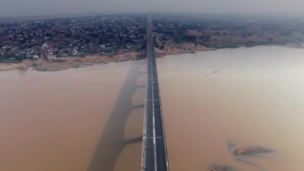 Flying Benue River Bridge Makurdi Town West Africa Smoggy City — Stock Video