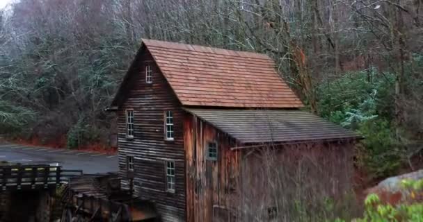 Glade Creek Grist Mill Virginia Occidental Con Puente Dron Vídeo — Vídeo de stock