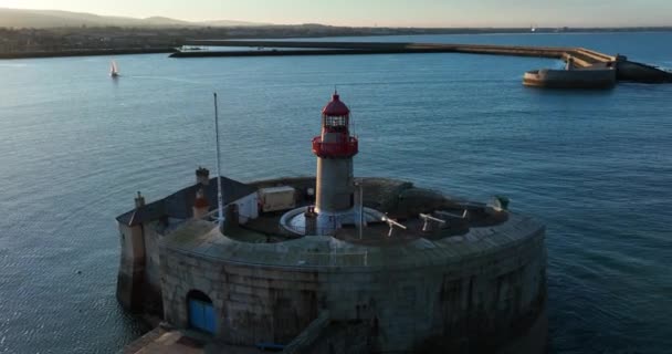 Port Laoghaire Dublin Irlandia Grudzień 2021 Drone Okrąża Latarnię Morską — Wideo stockowe