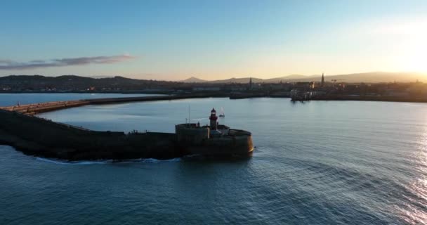 Laoghaire Harbour Dublin Irlande Décembre 2021 Drone Orbite Autour Phare — Video