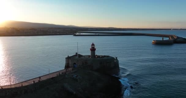 Laoghaire Harbour Dublino Irlanda Dicembre 2021 Drone Orbita Intorno Faro — Video Stock