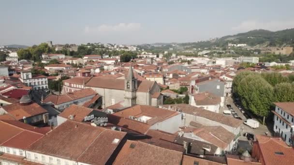 Légi Felfedi Csempézett Vörös Tetők Középkori Épületek Guimaraes Portugália — Stock videók