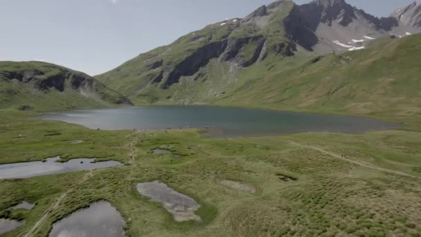 Revers Lotu Ptaka Samolot Drone Wideo Latające Jezioro Verney Ludźmi — Wideo stockowe