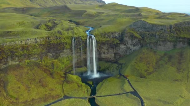 Scenic View Waterfall Cascade Green Plateau Landscape Aerial Push Shot — Stock Video