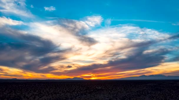 Nascer Sol Dourado Sobre Bacia Deserto Mojave Com Brilho Sol — Vídeo de Stock