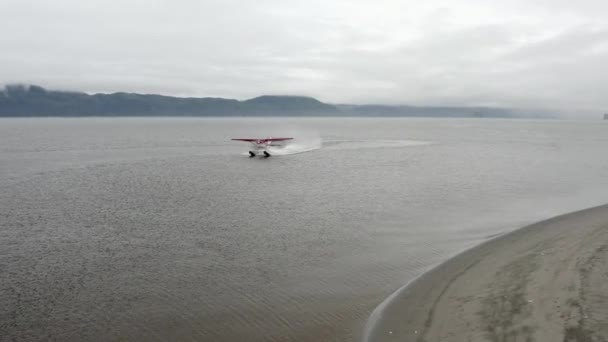 Floatplane Taxiing Water Surface Take Aljaška Sledování Záběru — Stock video