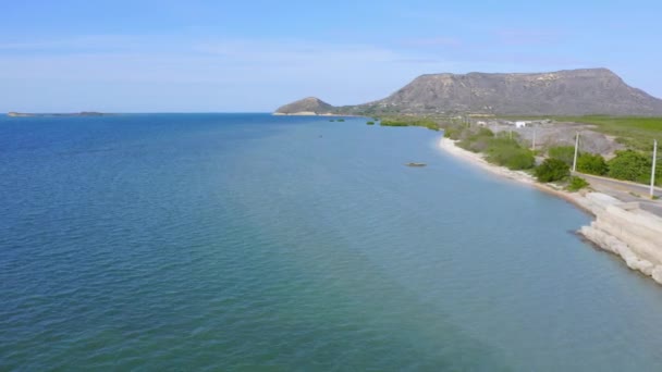 Przybrzeżna Sceneria Monte Cristi Playa Bolanos Kultowa Góra Morro Dron — Wideo stockowe