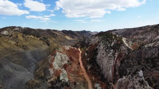 Narrow Ochre Road Embedded Valley Bird Eye View Slow Motion — Stock Video