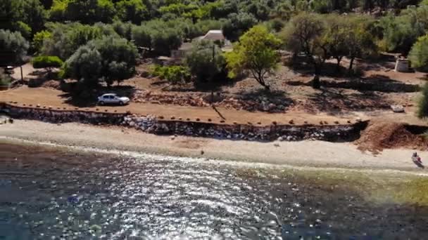 希腊阿吉亚索菲亚海滩阳光灿烂的日子里海景的空中景观 无人驾驶飞机射击 — 图库视频影像