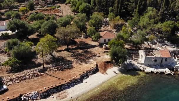 希腊爱奥尼亚群岛Kefalonia的Agia Sofia海滩被毁海岸线上的沿海结构 空中业务 — 图库视频影像