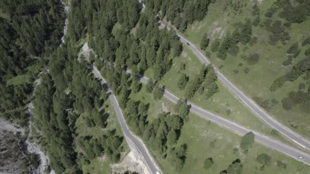 Video Con Drone Plano Frontal Descriptivo Sobre Subida Del Paso — Stockvideo