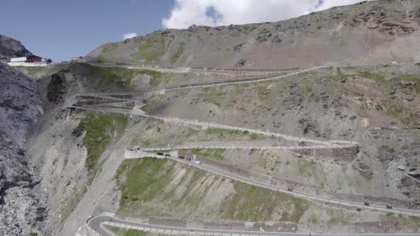 Vídeo Com Drone Avião Guindaste Subida Subida Passo Stelvio — Vídeo de Stock