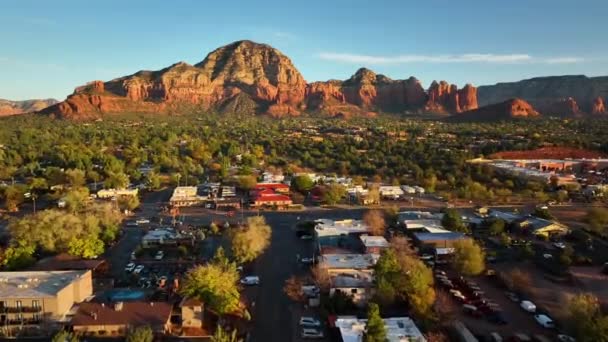 Tiro Dron Ascendente Cinematográfico Sedona Arizona Con Montaña Airport Mesa — Vídeos de Stock