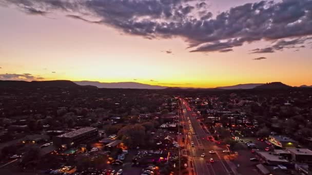 Filmato Cinematografico Crepuscolare Sedona Arizona Con Montagne Lontananza — Video Stock