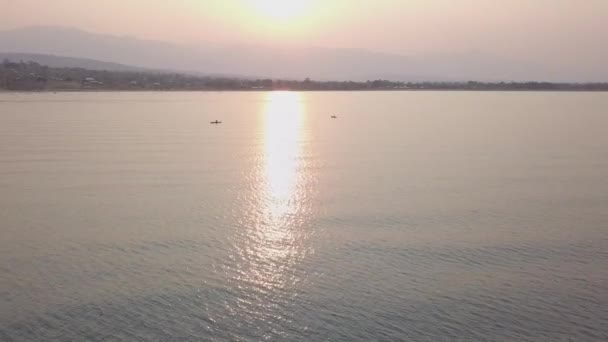 Воздух Рыбаки Каноэ Озере Малави Африканское Отражение Заката — стоковое видео