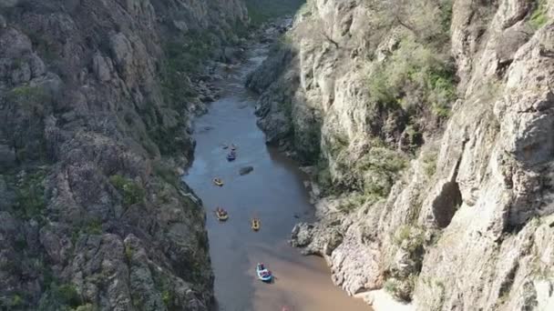 Luft Erklimmt Steile Felswände Mit Sparren Snowy River — Stockvideo