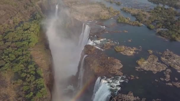 Luchtfoto Dramatische Regenboogvormen Bij Victoria Falls Zambezi Rivier — Stockvideo