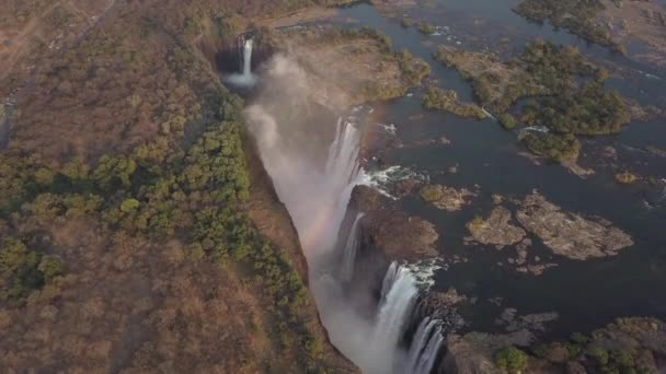 Letecký Pohled Slavné Viktoriiny Vodopády Řece Zambezi Duhou — Stock video