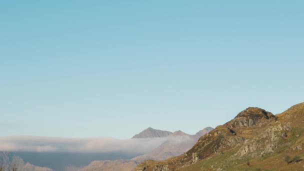 Timelapse Nube Baja Alrededor Snowdon Wales Desde Capel Curig — Vídeos de Stock