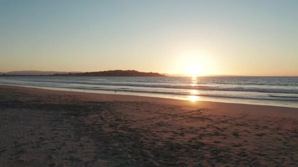 Pov Sunset Lit Beach Tongoy Puerto Velero Waves Slowly Breaking — Stock Video