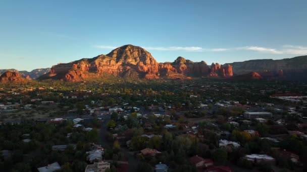 Cinematic Drone Shot Mountains Houses Sedona Arizona — Stock Video