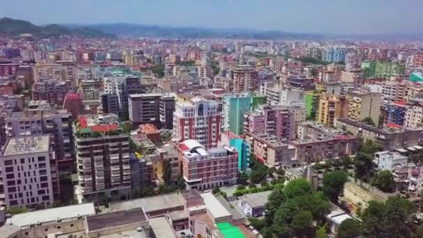 Pastelgebouwen Stad Tirana Albanië Vliegtuigramp Overdag — Stockvideo