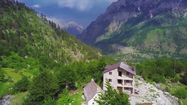 Полет Через Кукай Эпическом Национальном Парке Вальбона Албании Восточная Европа — стоковое видео