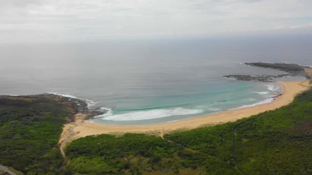 Lugar Popular Surf Moonee Beach Impresionante Costa Norte Cerca Coffs — Vídeos de Stock