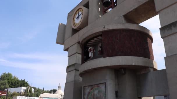 Dzwonnica Świętym Środku Porusza Rękami Meksyku — Wideo stockowe