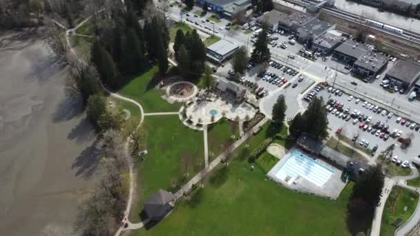 Drone Lago Vicino Alle Montagne Vista Aerea Periferia — Video Stock