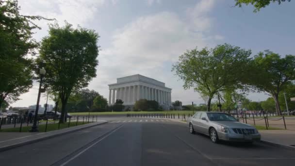 一个阳光明媚的春日 林肯纪念堂的街景映入眼帘 — 图库视频影像