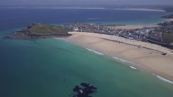 Luchtfoto Helder Keltisch Zeewater Bij Porthmeor Beach Ives Cornwall — Stockvideo