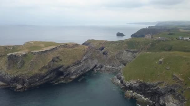 Misty Cornwall Kıyısı Kral Arthur Camelot Kalesi Nin Harabesi — Stok video