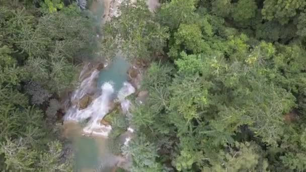 Flyg Överflygning Fantastiska Kuang Vattenfall Frodig Djungel Laos — Stockvideo