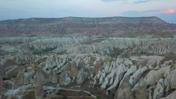 Luchtfoto Overvliegen Van Uniek Geërodeerd Hoodoo Landschap Cappadocia Turkije — Stockvideo