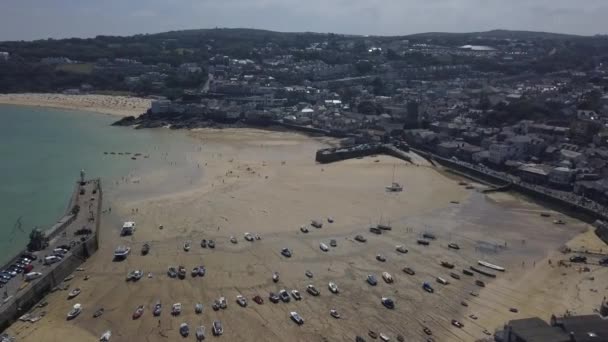 Low Aerial Flyover Ives Cornwall Britse Haven Droog Bij — Stockvideo